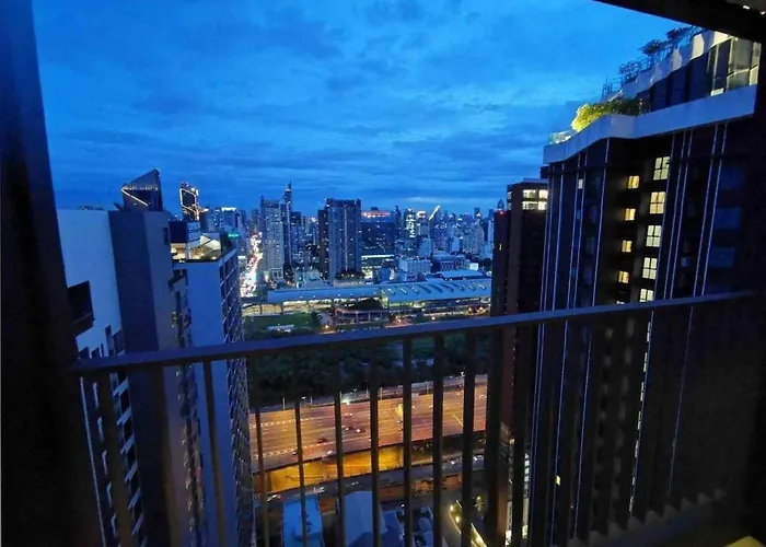 Life Asoke Rama 9 Apartment *