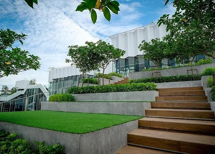 Life Asoke Rama 9 Apartment